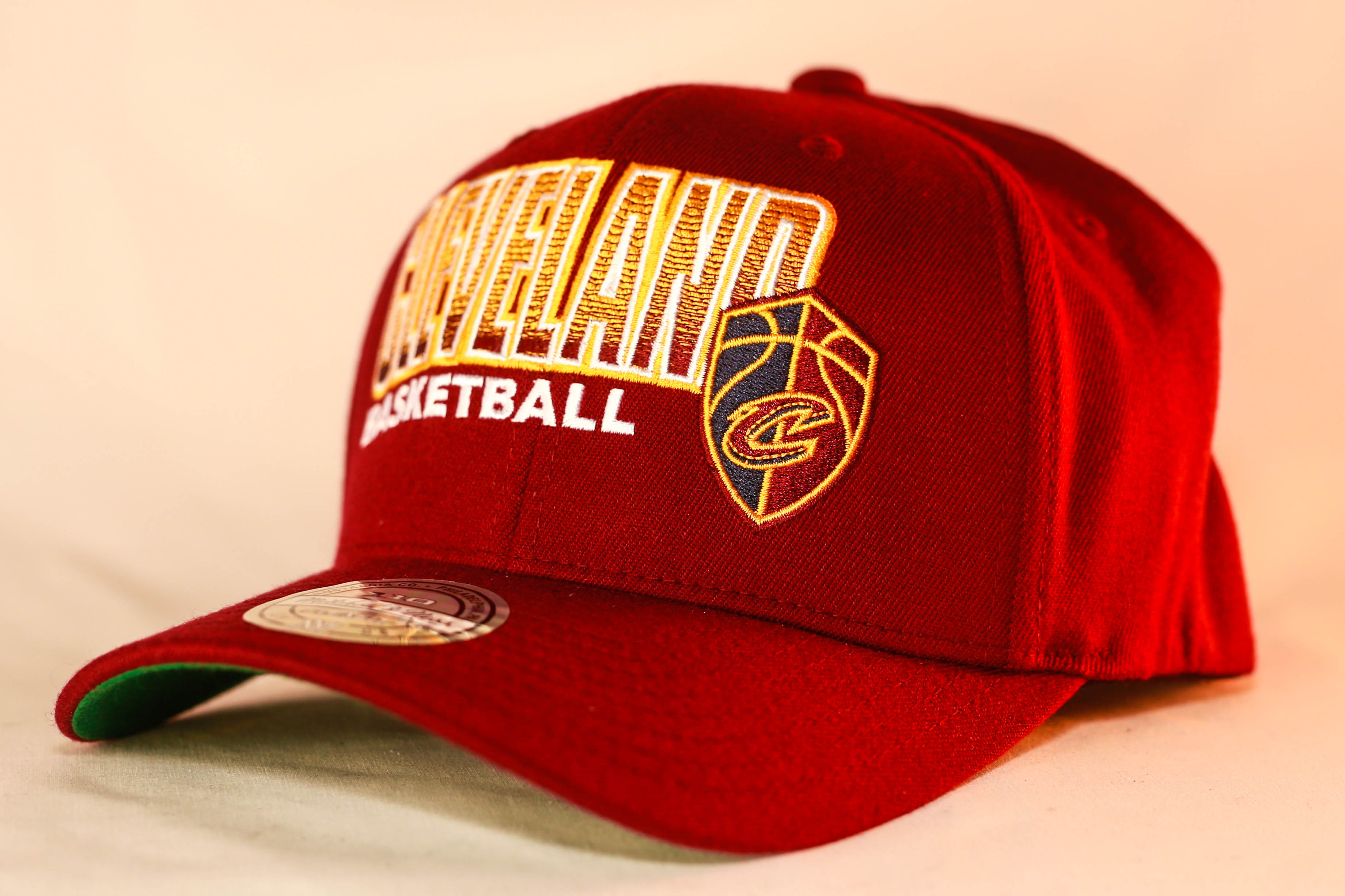 Mitchell & Ness Men's Cleveland Cavaliers Red Snapback Hat