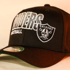 Mitchell & Ness OSFA NFL Oakland Raiders Black Flexfit 110 Score Keeper Snapback