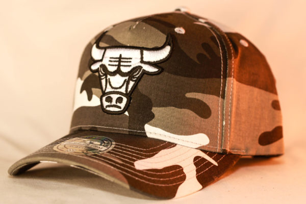 Mitchell & Ness OSFA NBA Chicago Bulls Camo Flexfit 110 Pinch Panel Snapback